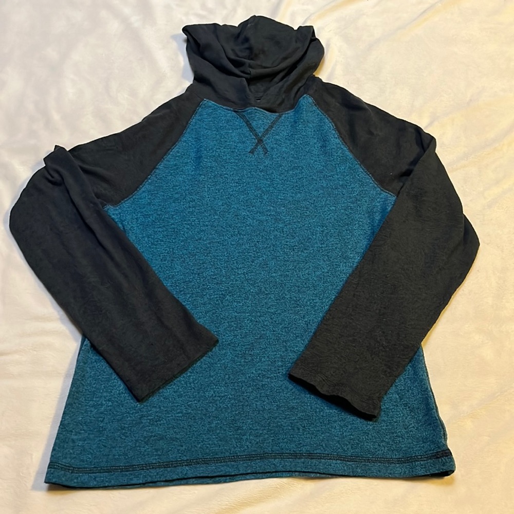 Nice long sleeve shirt with hoodie.
